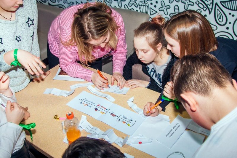 дети отвечают на занимательные вопросы викторины